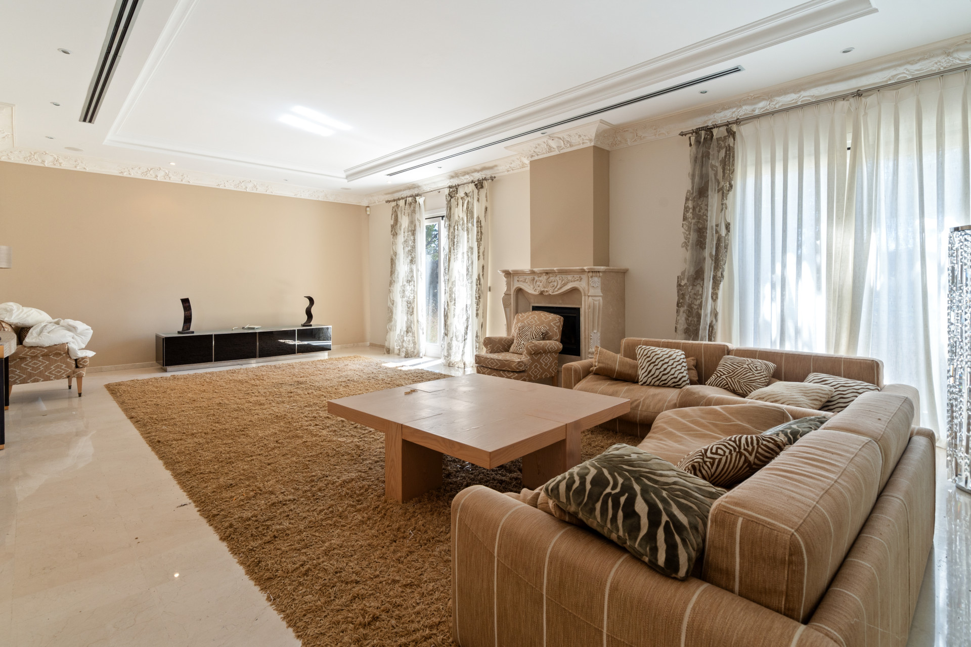 7 Bed, 8 Bath - Villa for Sale in La Quinta, Benahavis