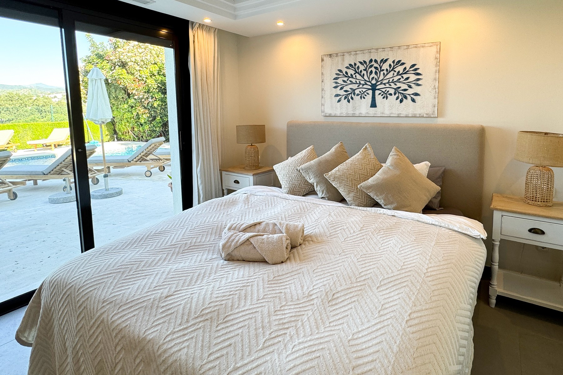 Casa de 5 Dormitorios y 5 Baños en alquiler en Nueva Andalucía, Marbella