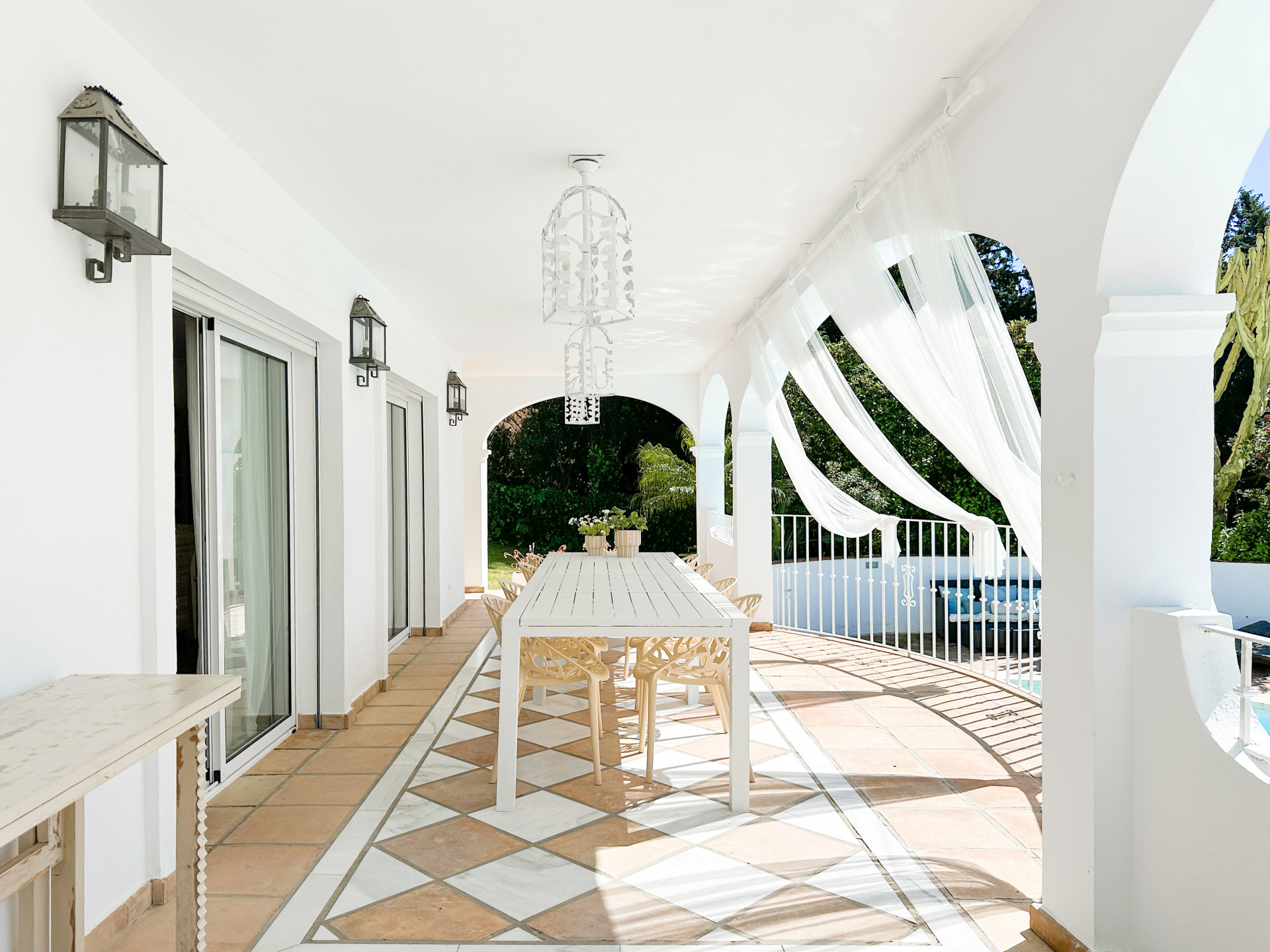 Casa de 6 Dormitorios en venta en Estepona
