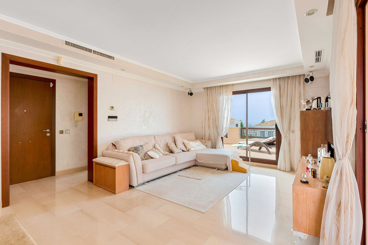 2 Bed - Penthouse for Sale in Nueva Andalucia, Marbella