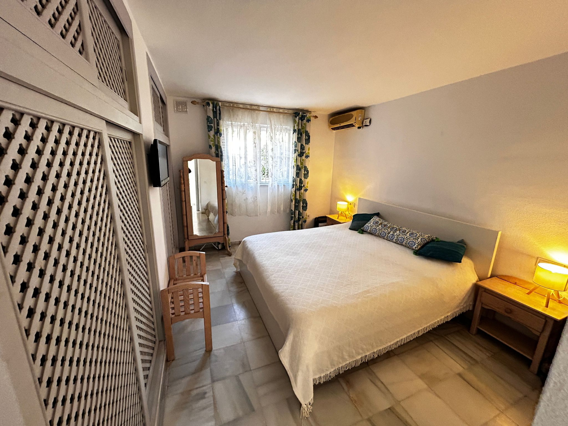 Piso de 1 Dormitorio y 2 Baños en alquiler vacacional en Nueva Andalucía, Marbella