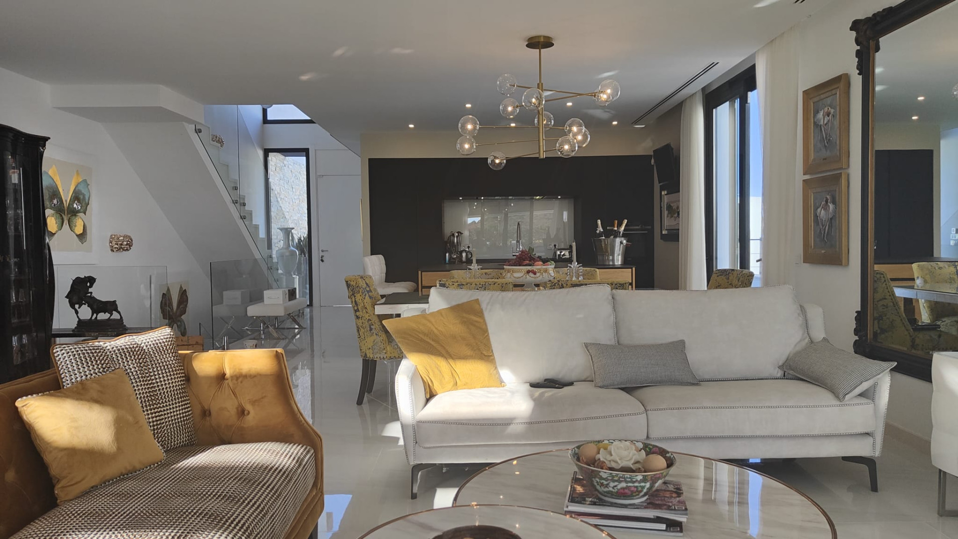 Casa de 5 Dormitorios en venta en Calahonda, Mijas