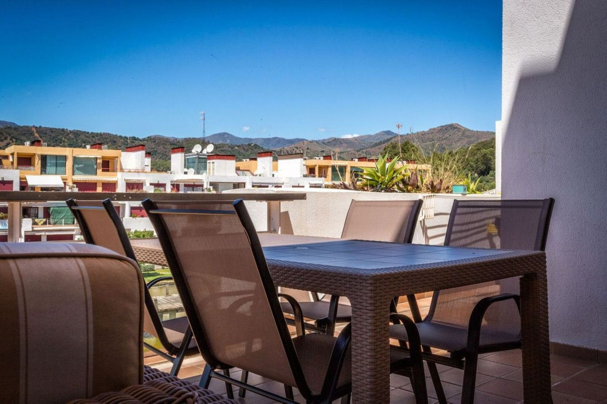 Ático de 3 Dormitorios en venta en Estepona