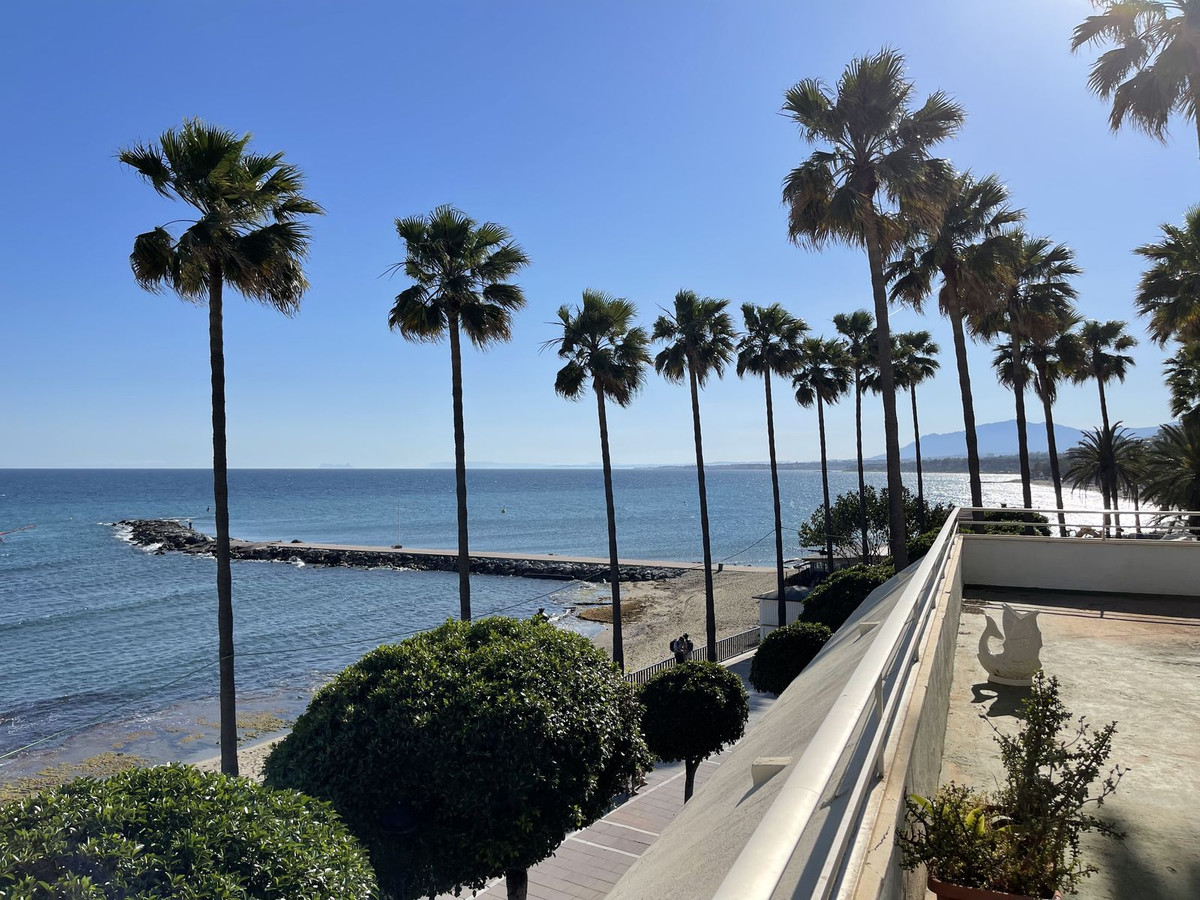 Ático de 4 Dormitorios y 3 Baños en venta en Marbella
