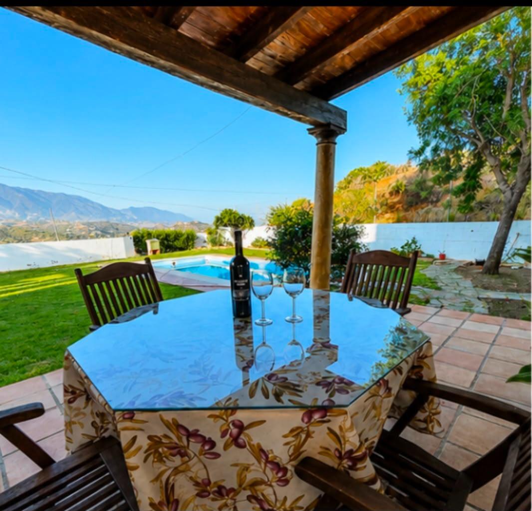 Casa de 4 Dormitorios en venta en Valtocado, Mijas