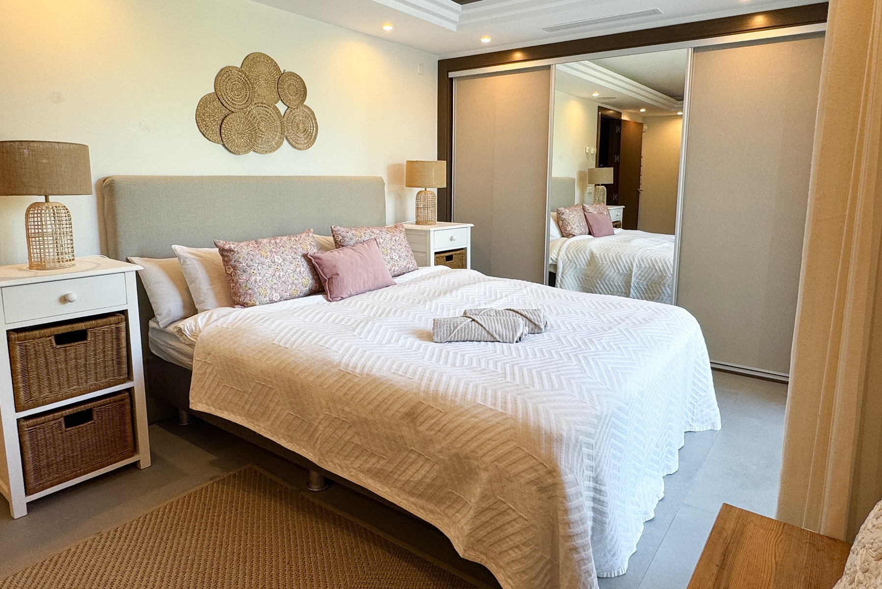 Casa de 5 Dormitorios y 5 Baños en alquiler en Nueva Andalucía, Marbella