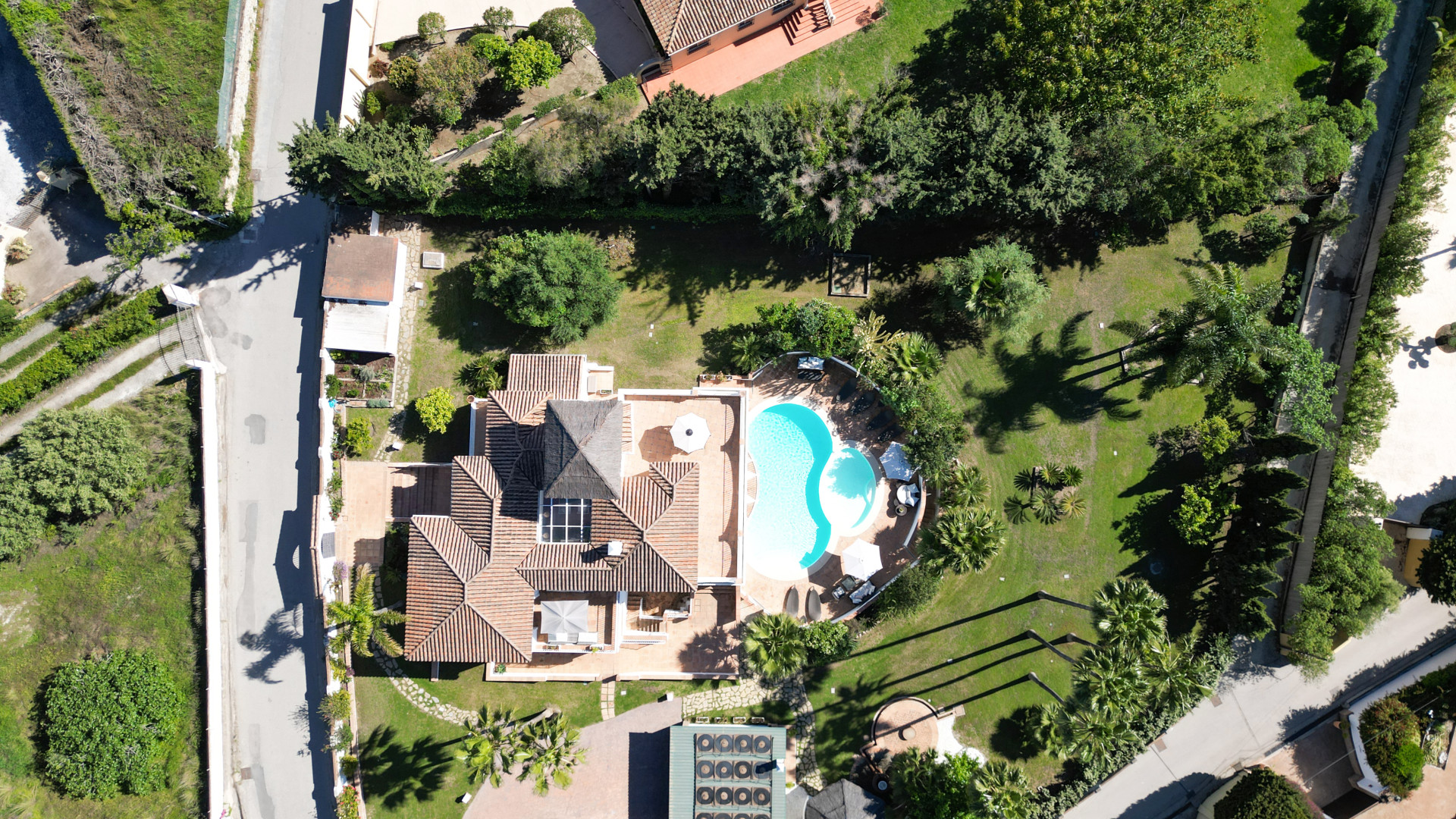 Casa de 6 Dormitorios en venta en Estepona