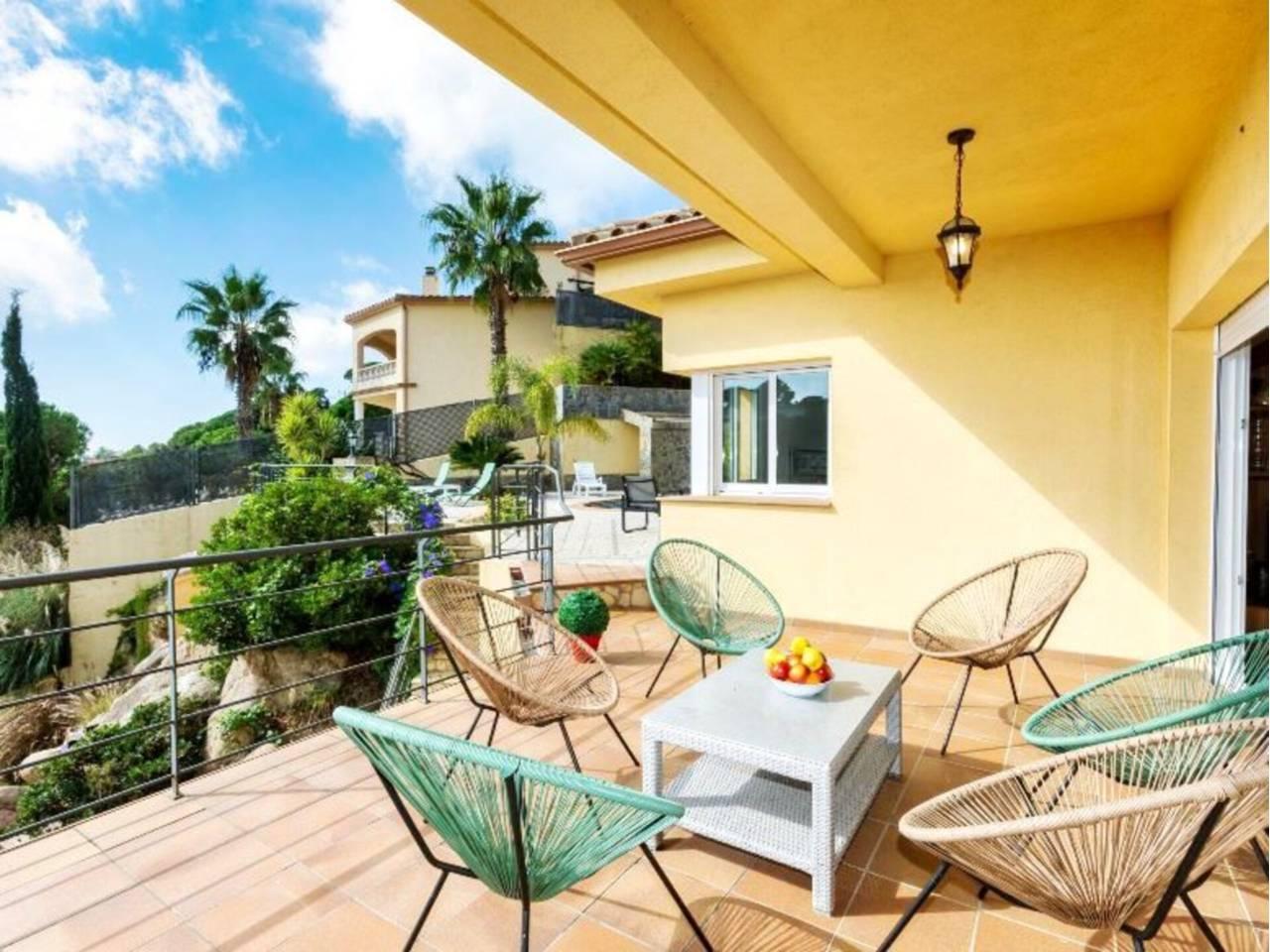 Casa Adosada de 5 Dormitorios y 3 Baños en alquiler vacacional en Lloret de Mar