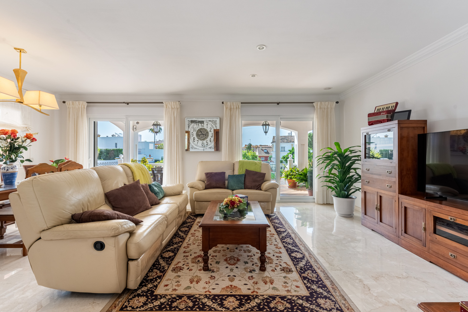 Casa de 6 Dormitorios y 5 Baños en venta en San Pedro de Alcántara