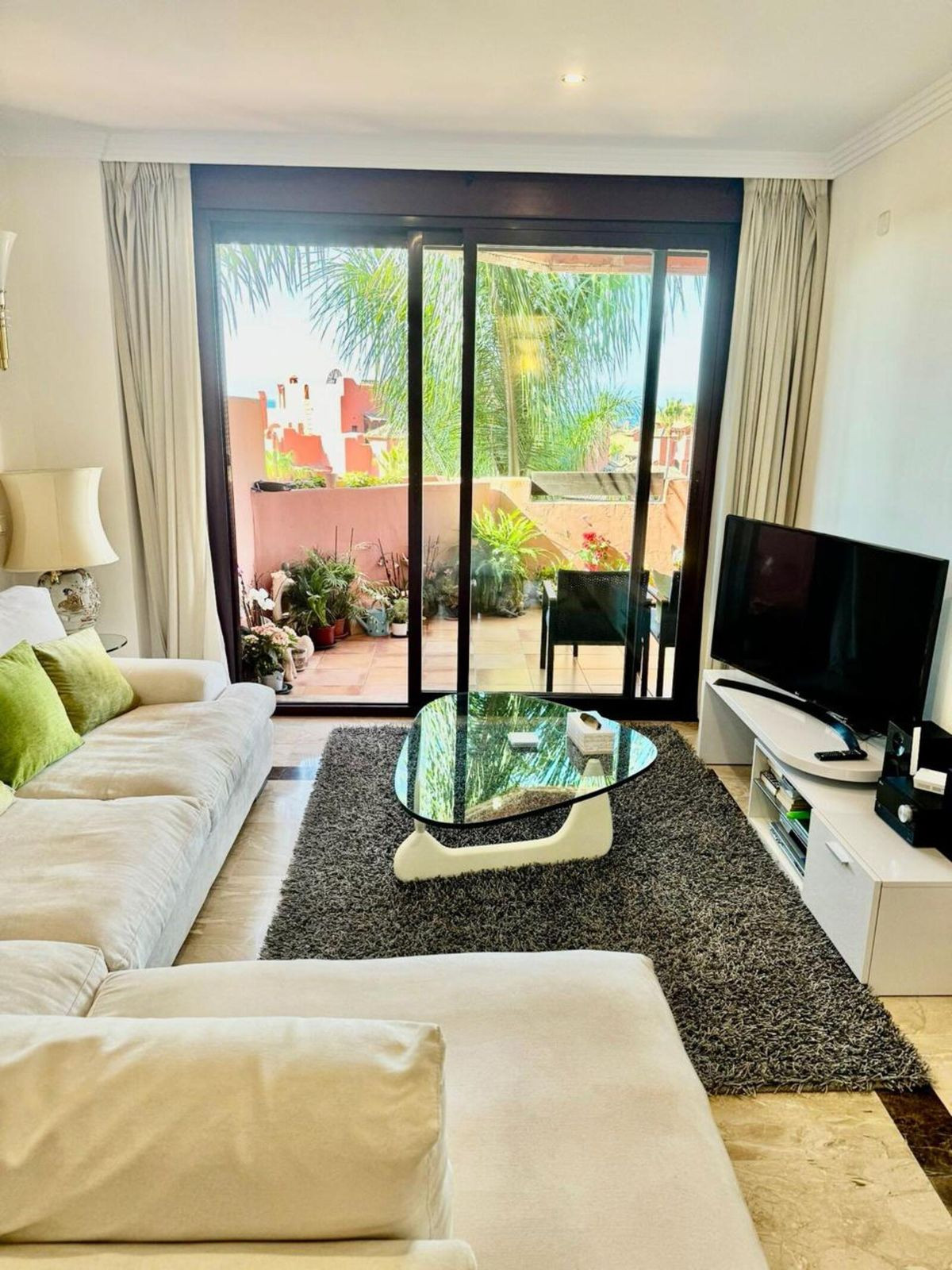 Piso de 2 Dormitorios y 2 Baños en alquiler en Estepona
