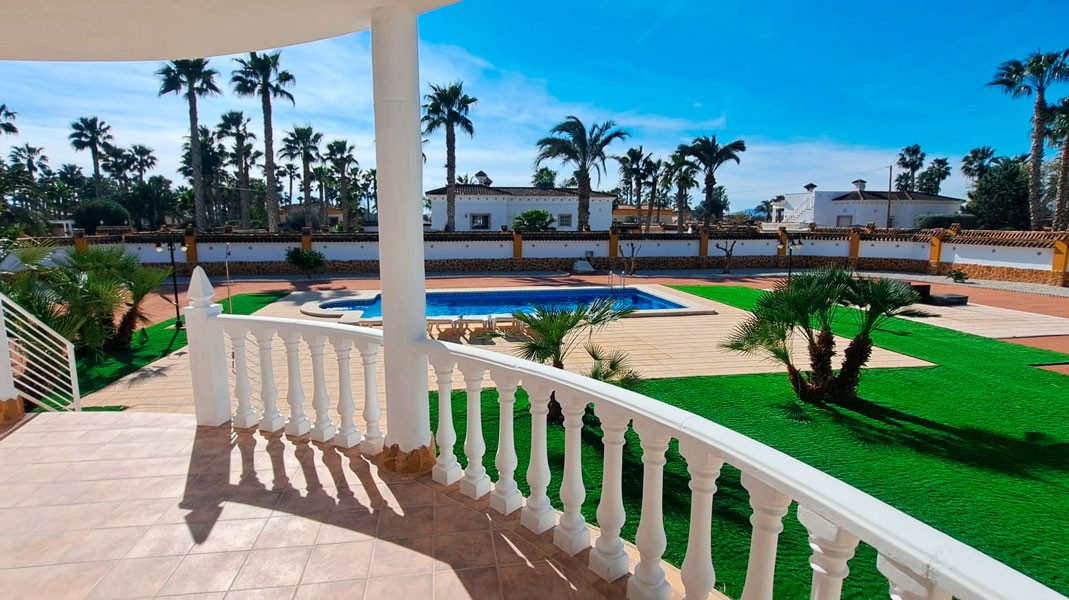 Finca de 3 Dormitorios y 3 Baños en venta en Catral