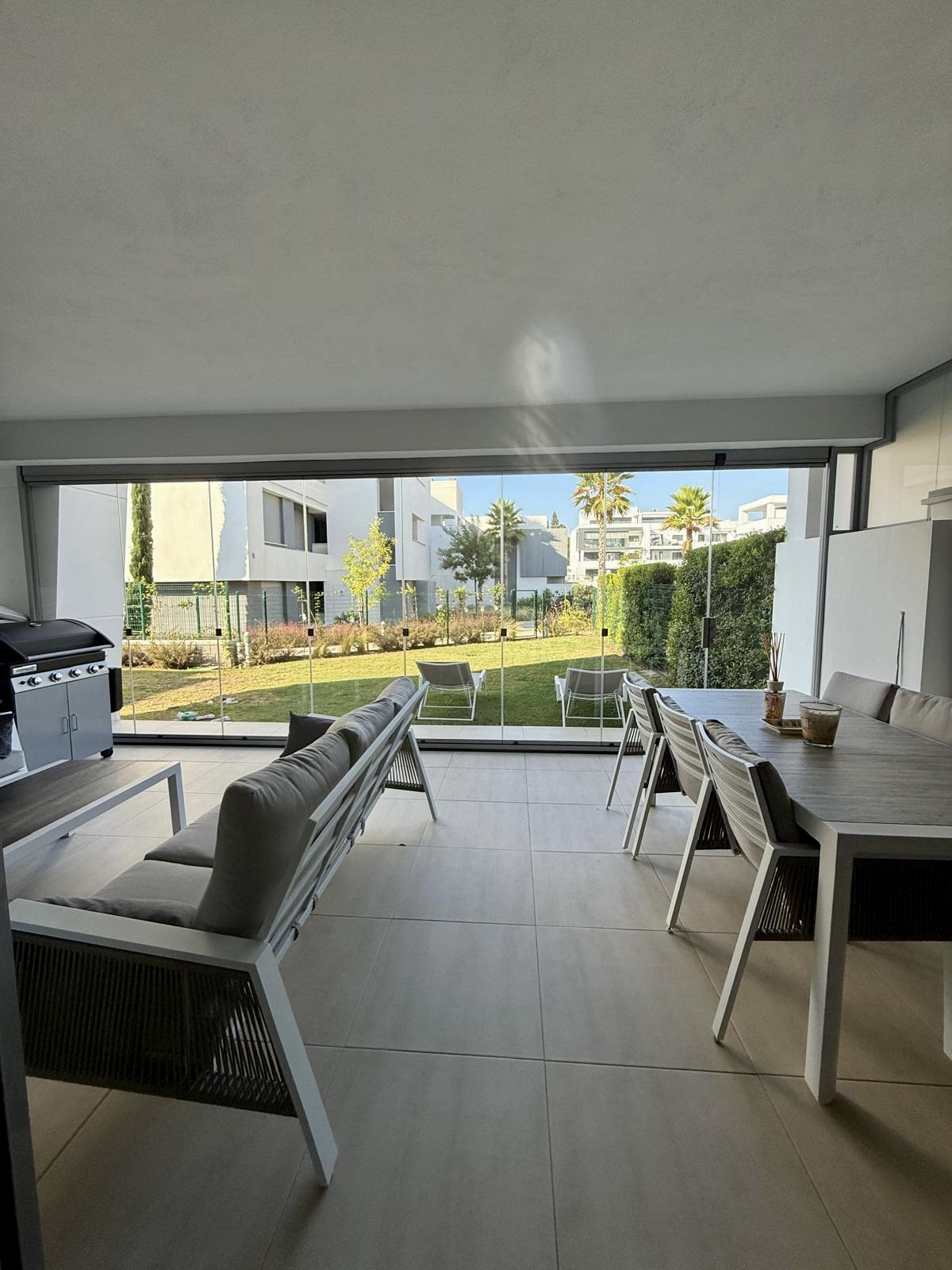 Piso de 3 Dormitorios y 2 Baños en alquiler en Nueva Milla de Oro, Estepona
