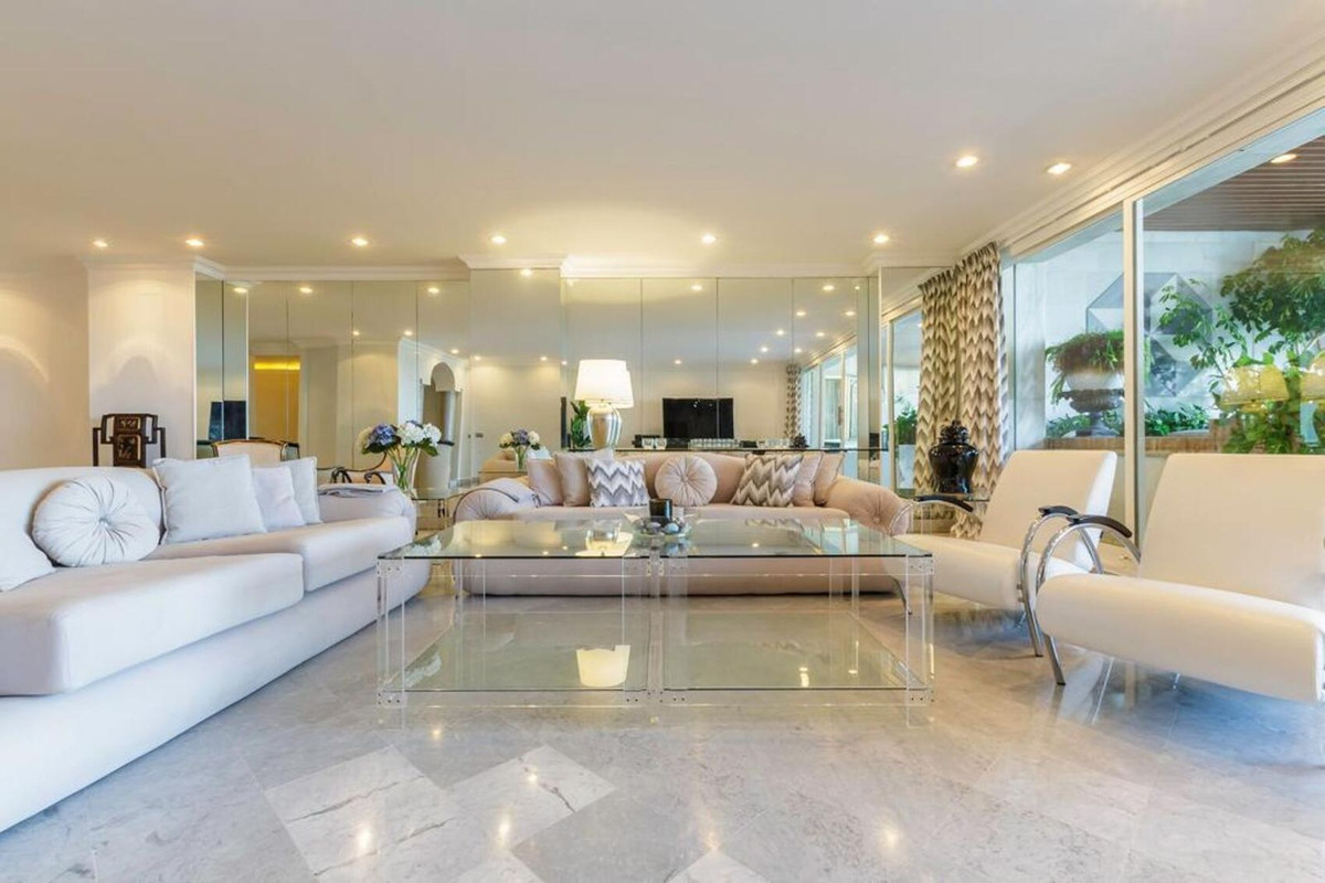 Piso de 3 Dormitorios y 3 Baños en venta en Puerto Banús