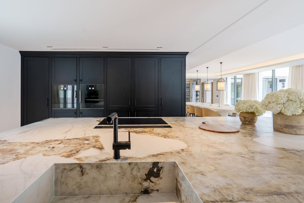 Casa de 5 Dormitorios en venta en Nueva Andalucía, Marbella