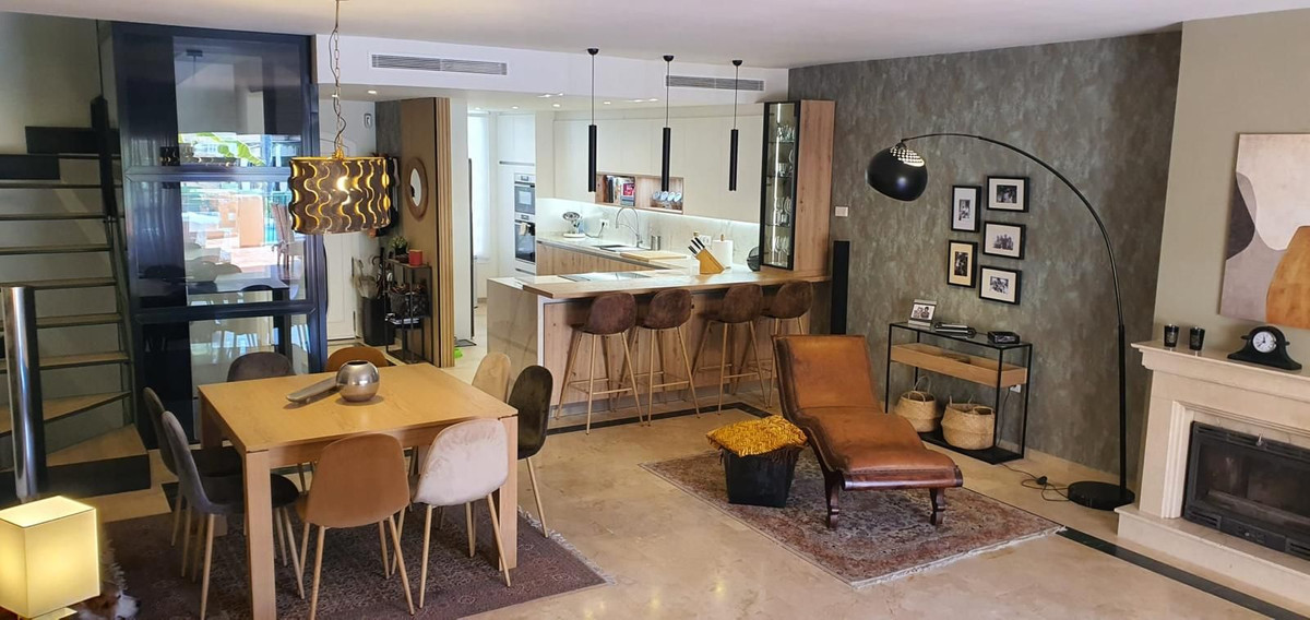 Casa de 4 Dormitorios en venta en Nagüeles, Marbella