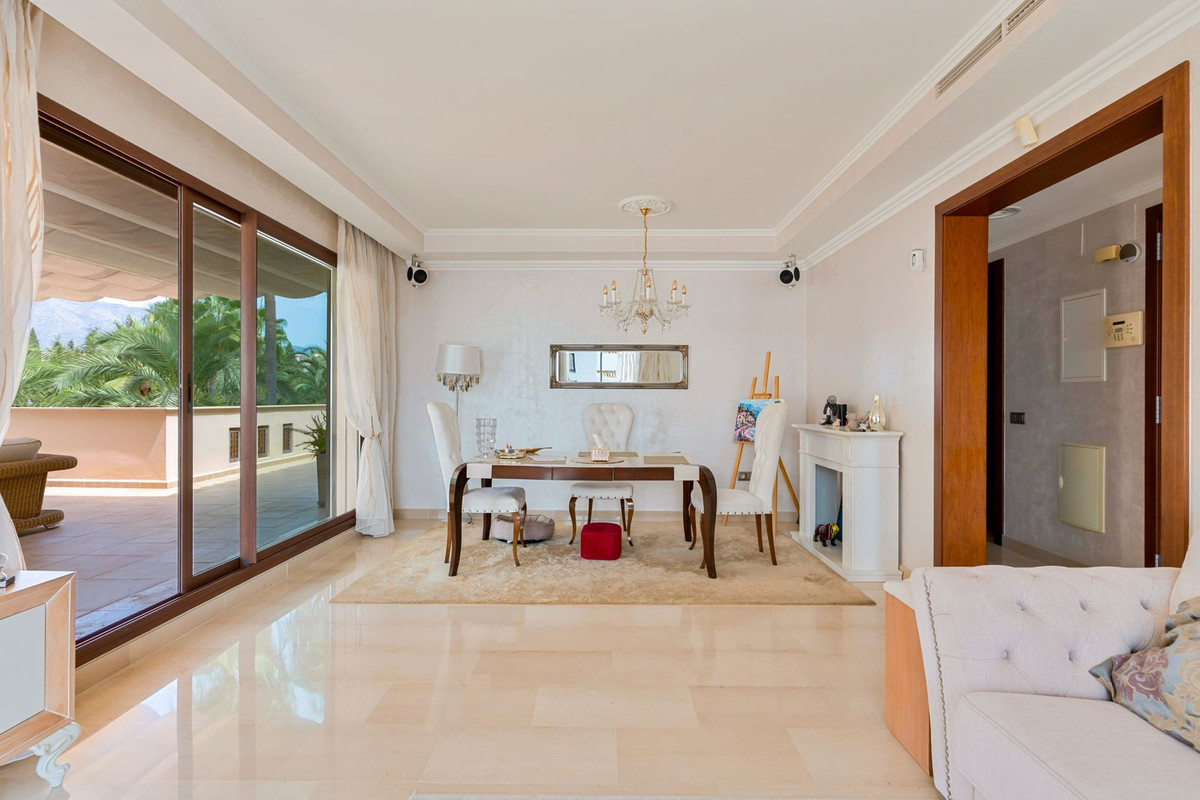 2 Bed - Penthouse for Sale in Nueva Andalucia, Marbella