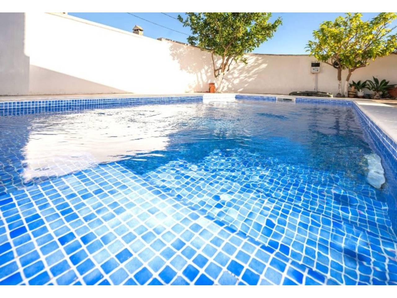 Casa Adosada de 5 Dormitorios en alquiler vacacional en Sitges