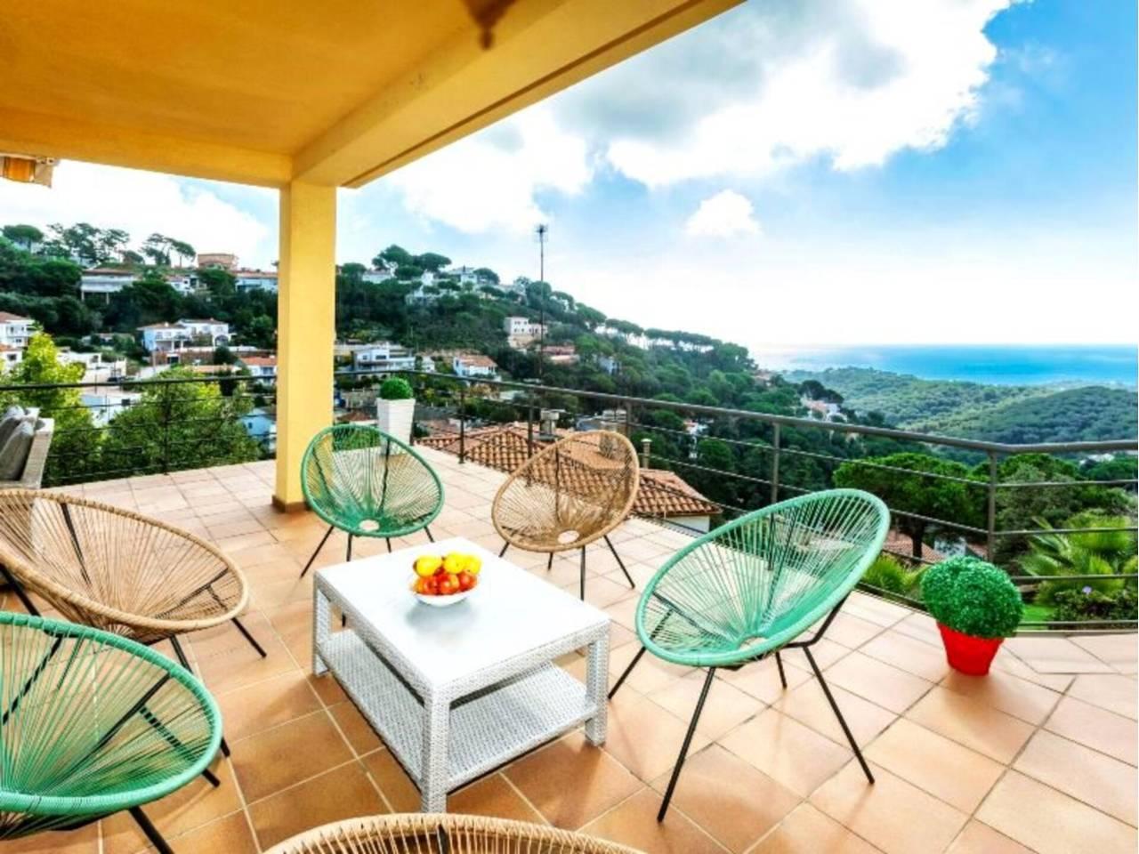 Casa Adosada de 5 Dormitorios y 3 Baños en alquiler vacacional en Lloret de Mar
