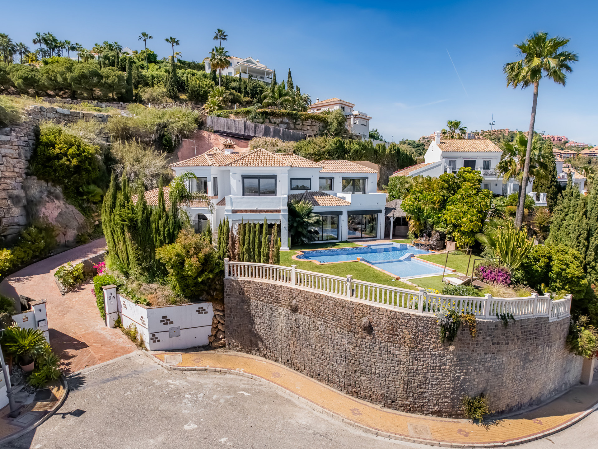 5 спални, 6 бани - Вила под наем в Los Almendros, Benahavis