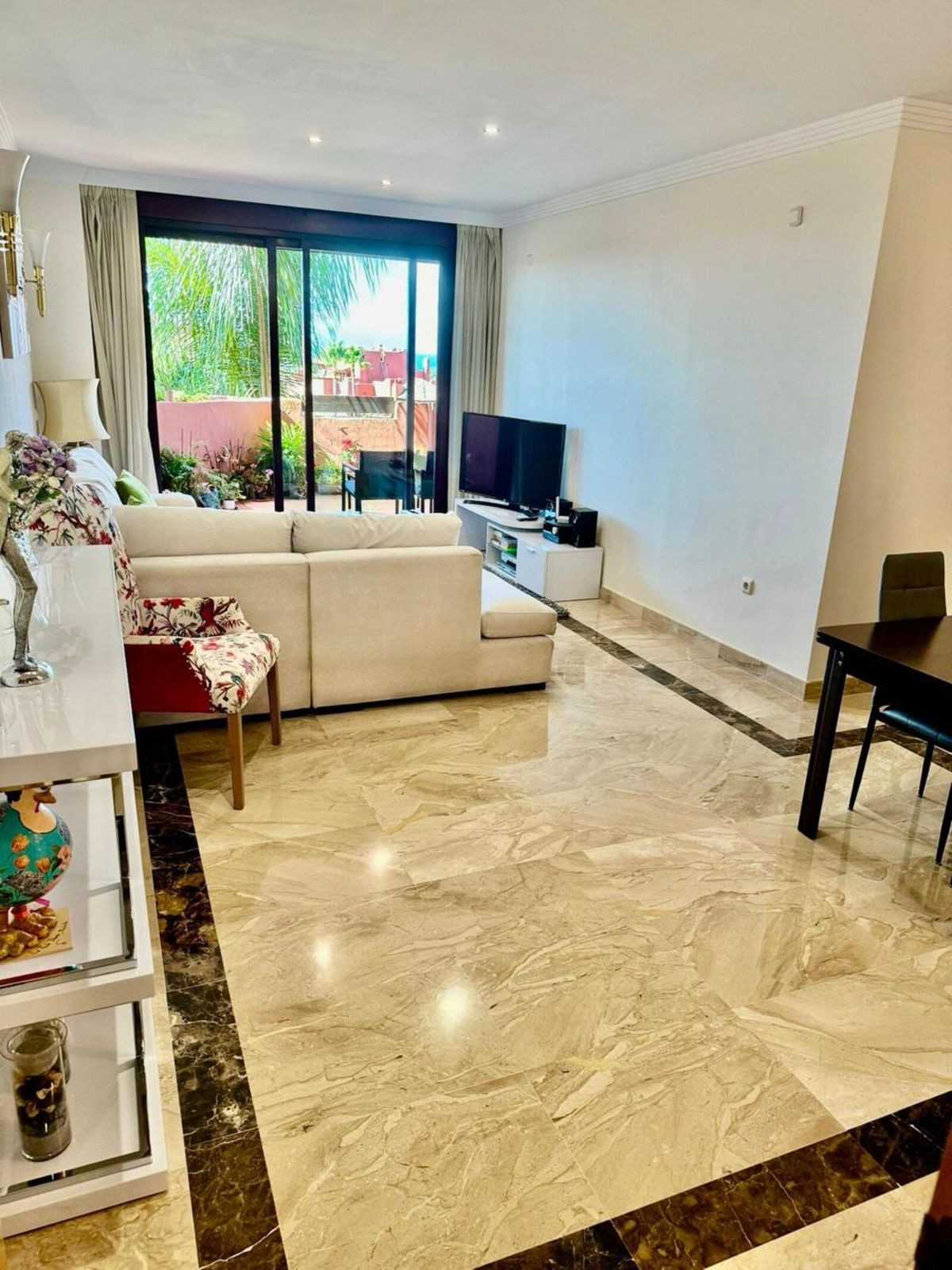 Piso de 2 Dormitorios y 2 Baños en alquiler en Estepona