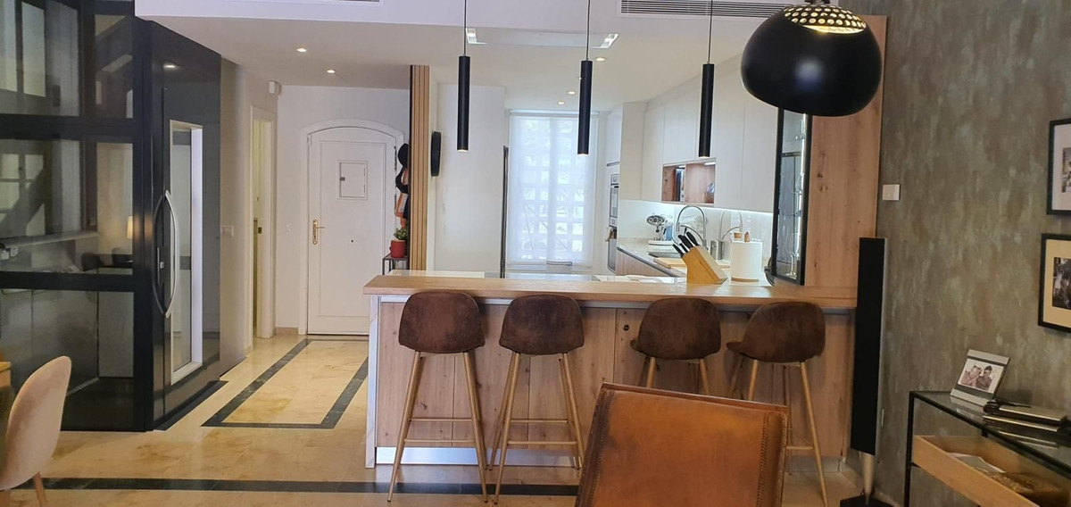 Casa de 4 Dormitorios en venta en Nagüeles, Marbella