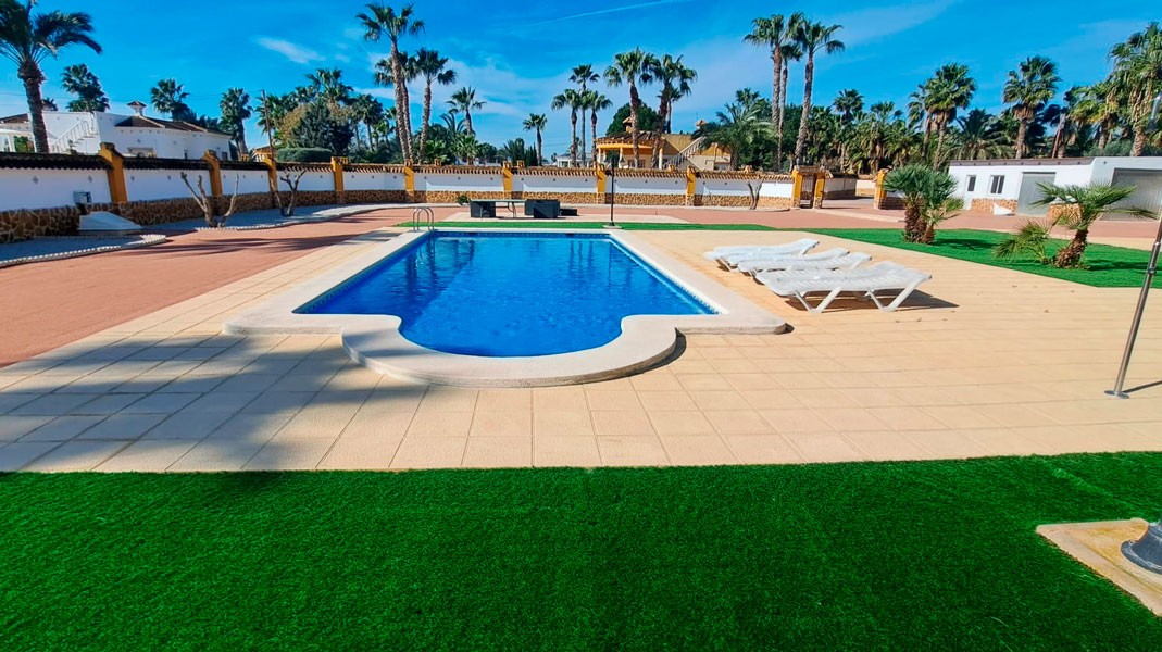Finca de 3 Dormitorios y 3 Baños en venta en Catral