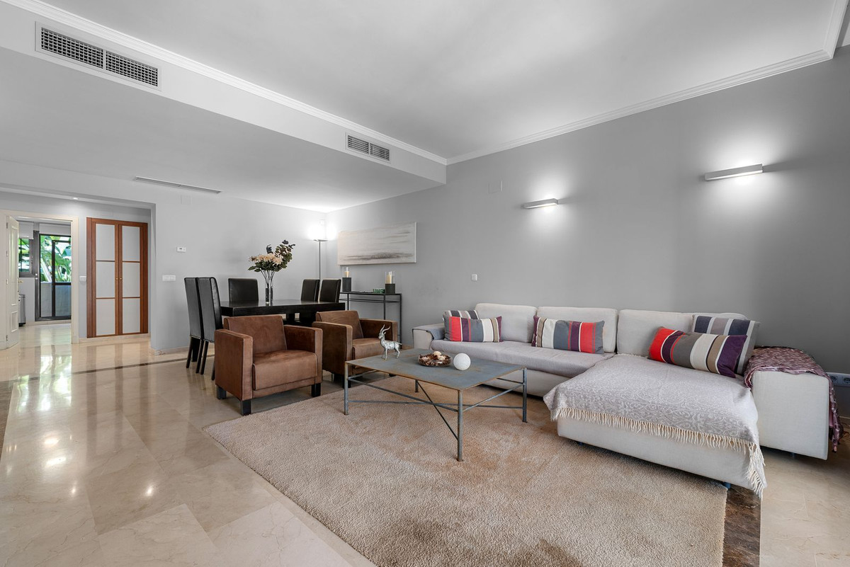 Piso de 2 Dormitorios en venta en Benahavís