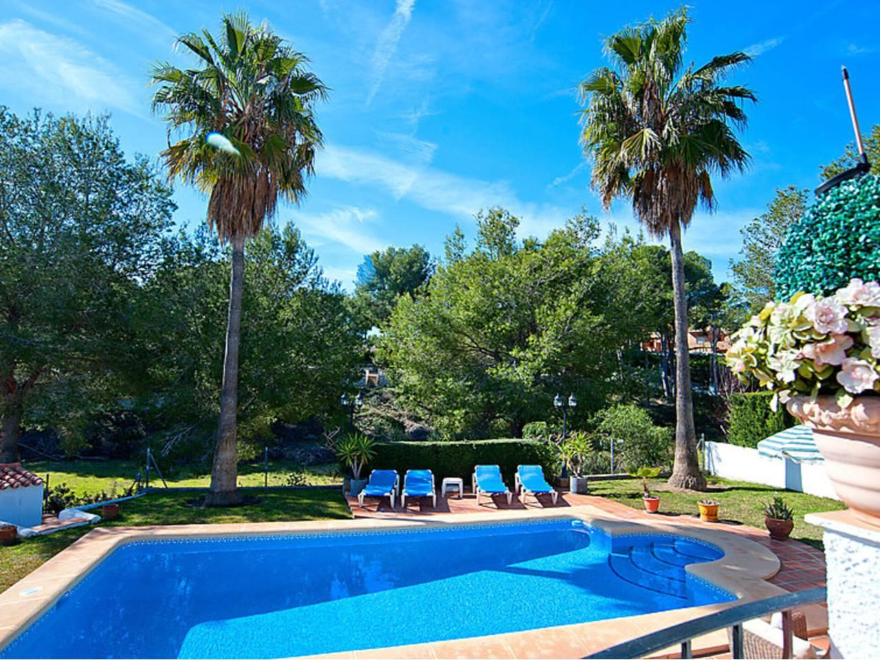 Casa Adosada de 2 Dormitorios en alquiler vacacional en Moraira