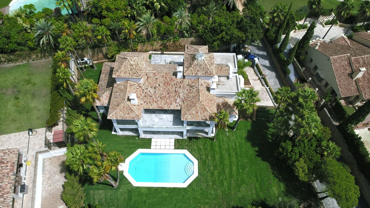 6 спални - Вила за продажба в Sierra Blanca, Marbella