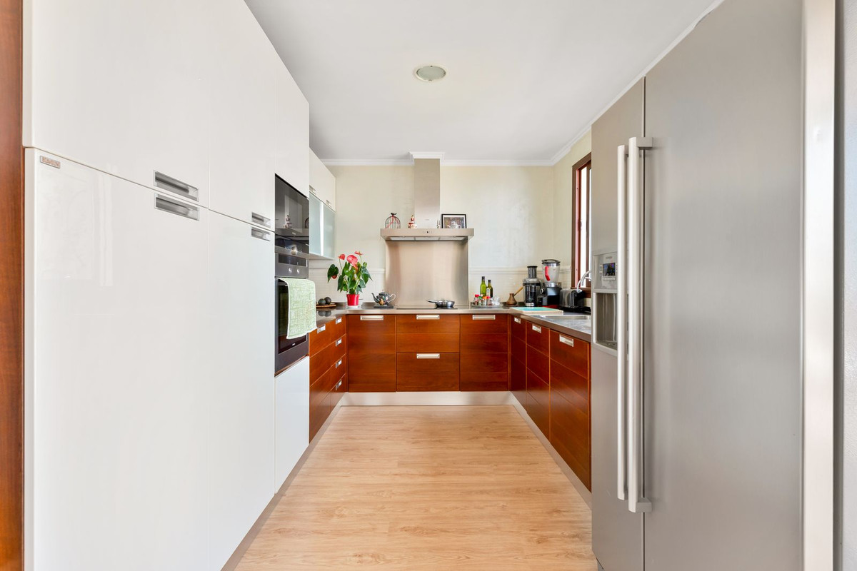 2 Bed - Penthouse for Sale in Nueva Andalucia, Marbella