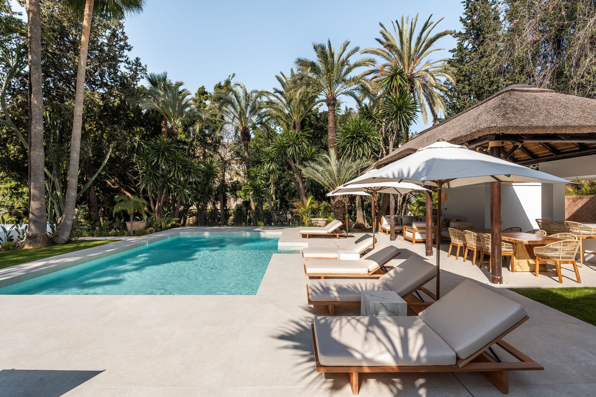 Casa de 5 Dormitorios en venta en Nueva Andalucía, Marbella