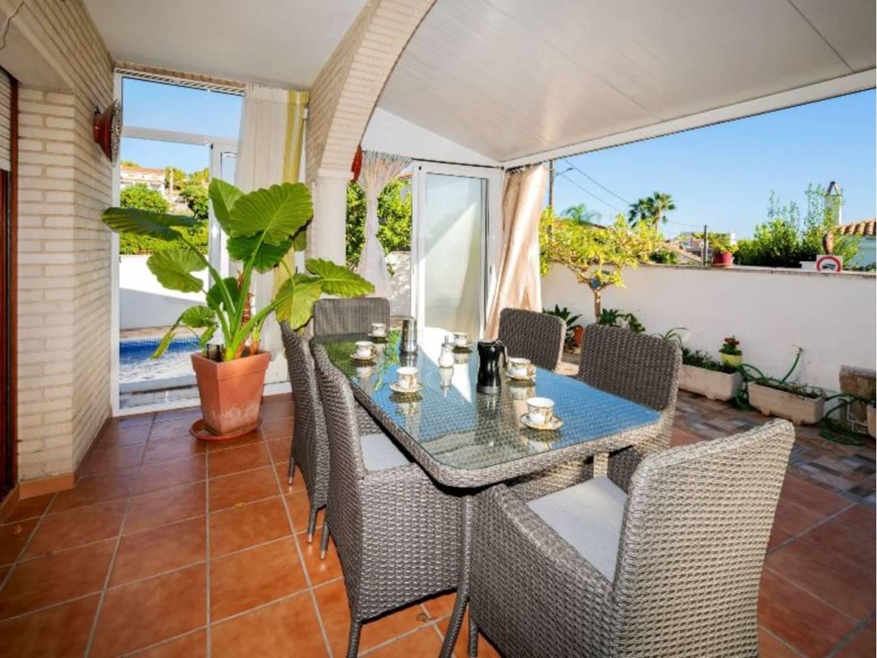 Casa Adosada de 5 Dormitorios en alquiler vacacional en Sitges