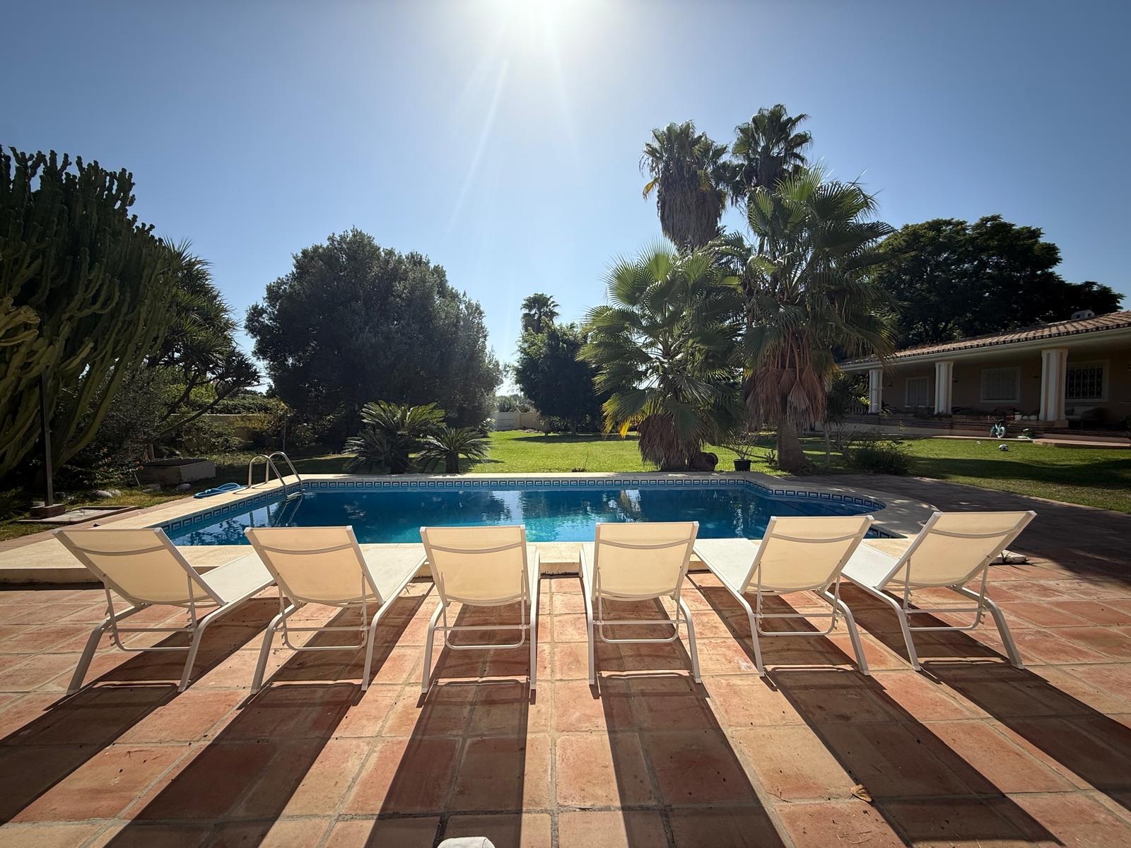 Casa de 3 Dormitorios en alquiler en La Alqueria, Estepona