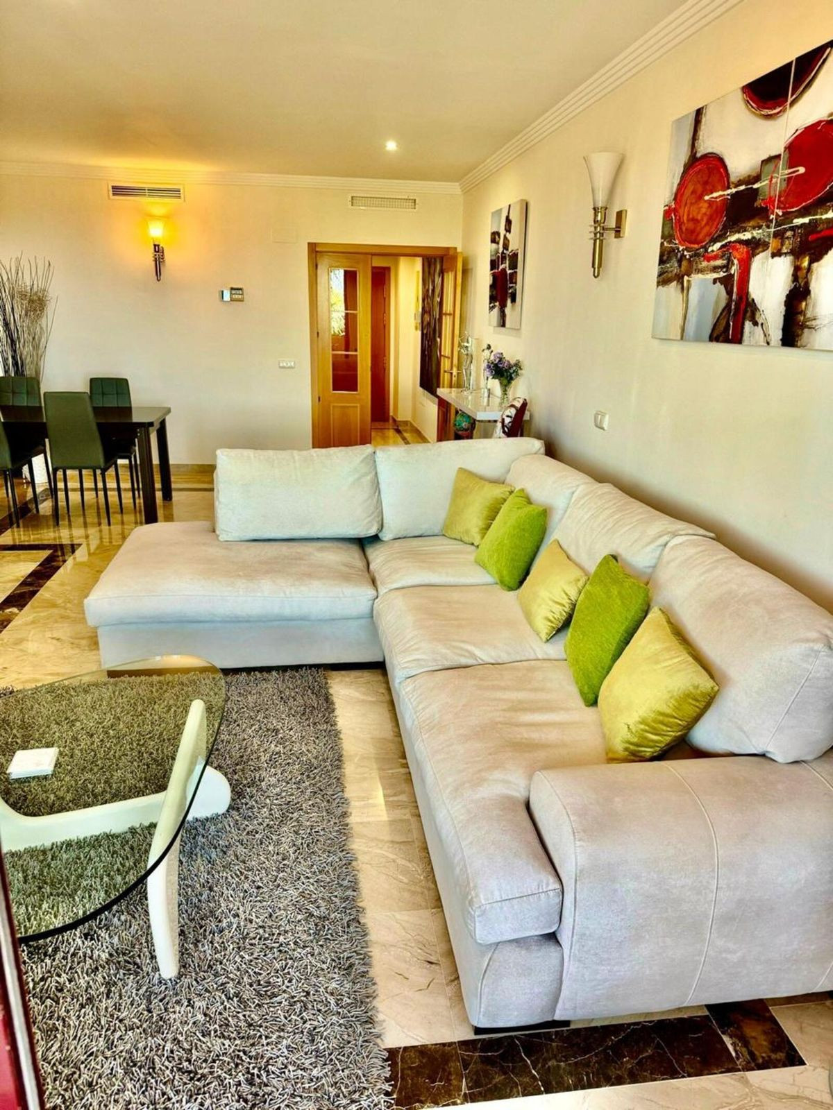 Piso de 2 Dormitorios y 2 Baños en alquiler en Estepona