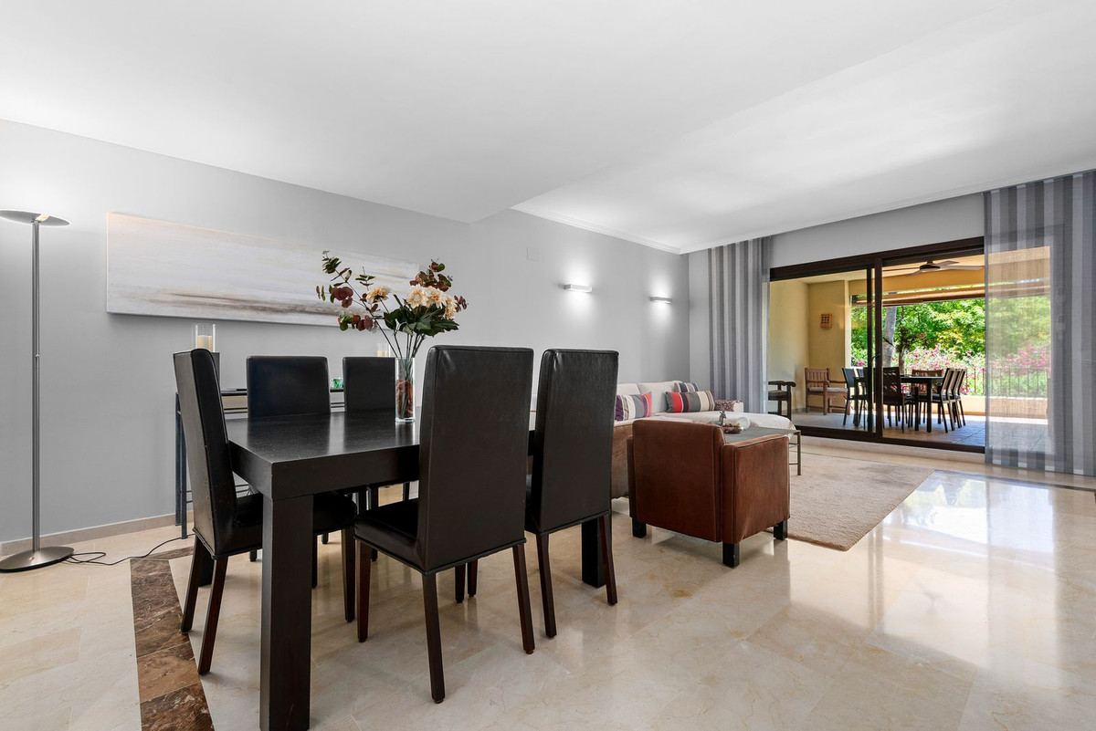 Piso de 2 Dormitorios en venta en Benahavís