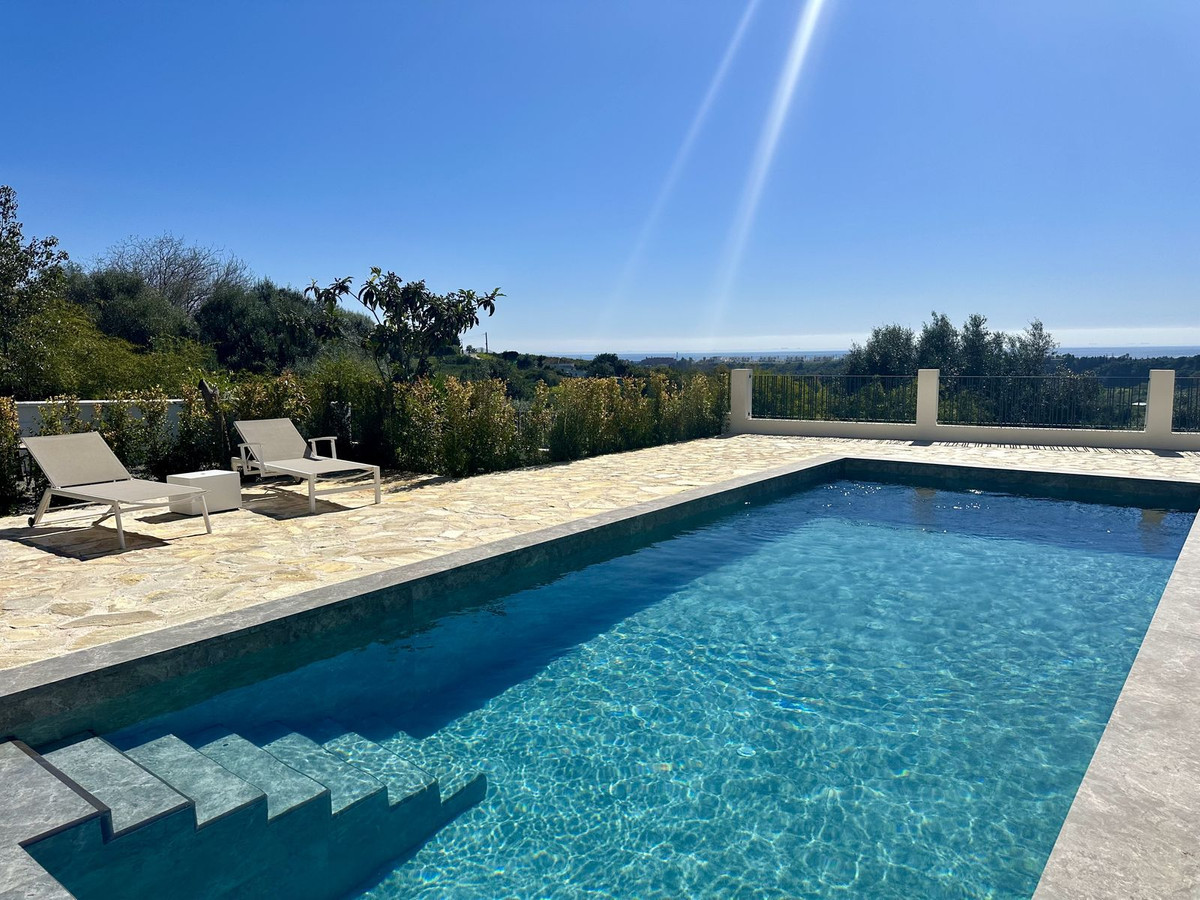 5 Bed, 4 Bath - Villa for Sale in Estepona