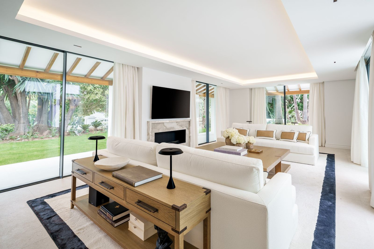 Casa de 5 Dormitorios en venta en Nueva Andalucía, Marbella