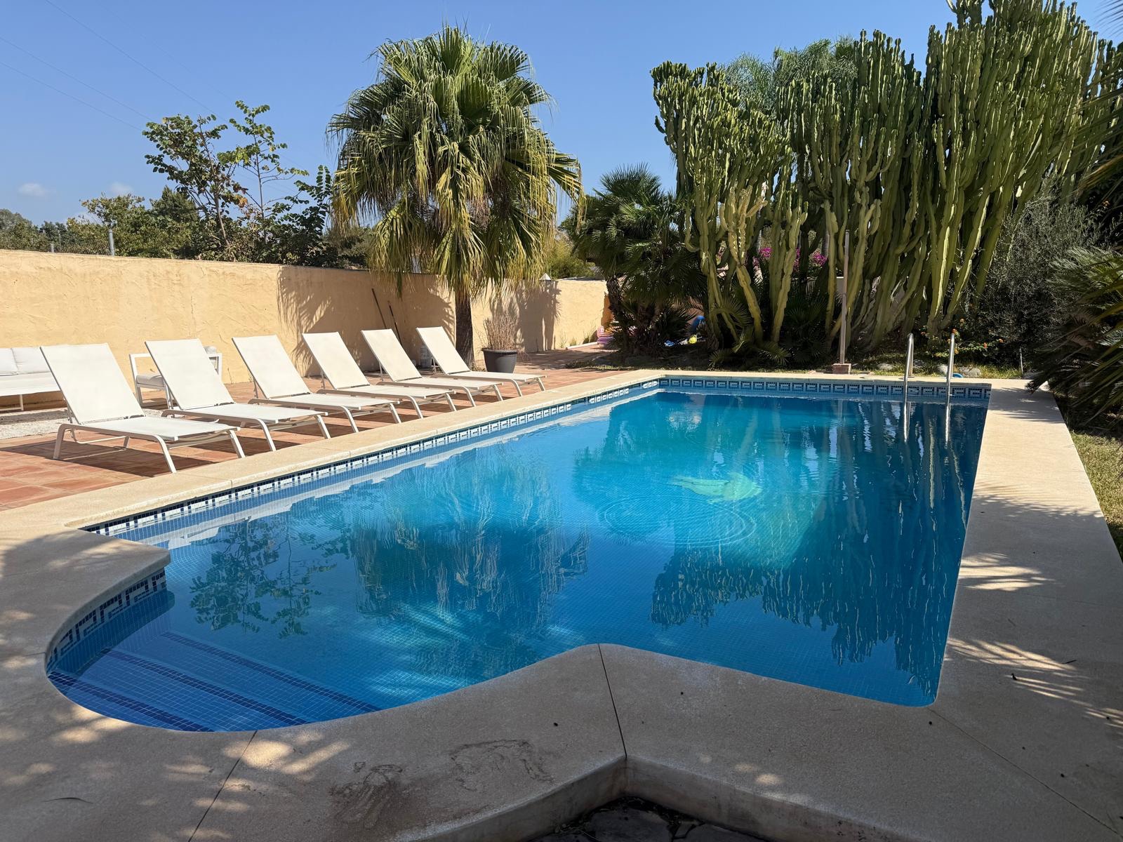 Casa de 3 Dormitorios en alquiler en La Alqueria, Estepona