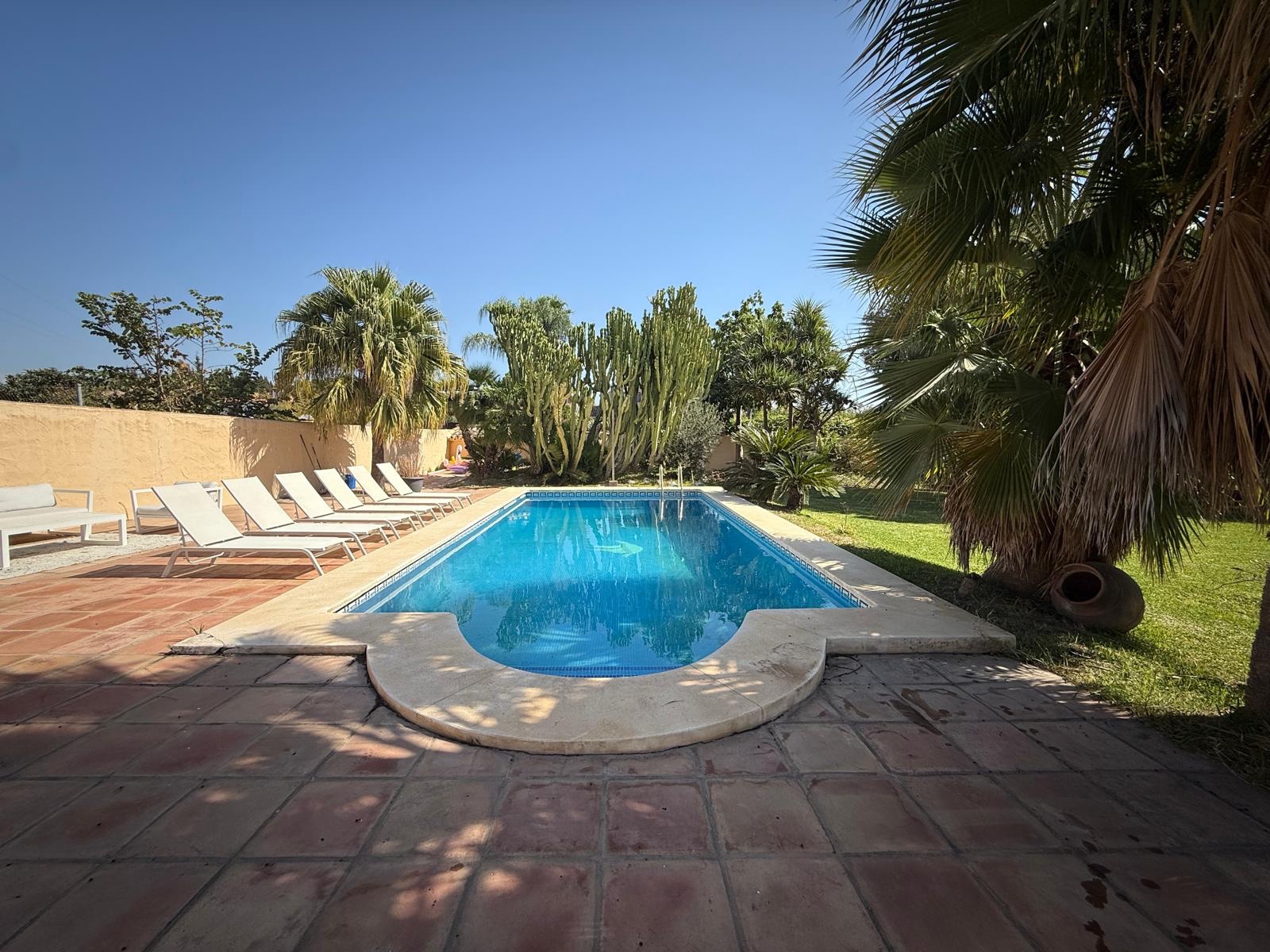 Casa de 3 Dormitorios en alquiler en La Alqueria, Estepona