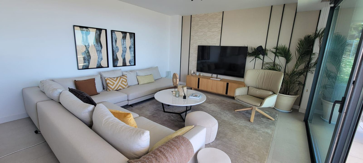 Ático de 3 Dormitorios y 2 Baños en venta en Los Monteros, Marbella