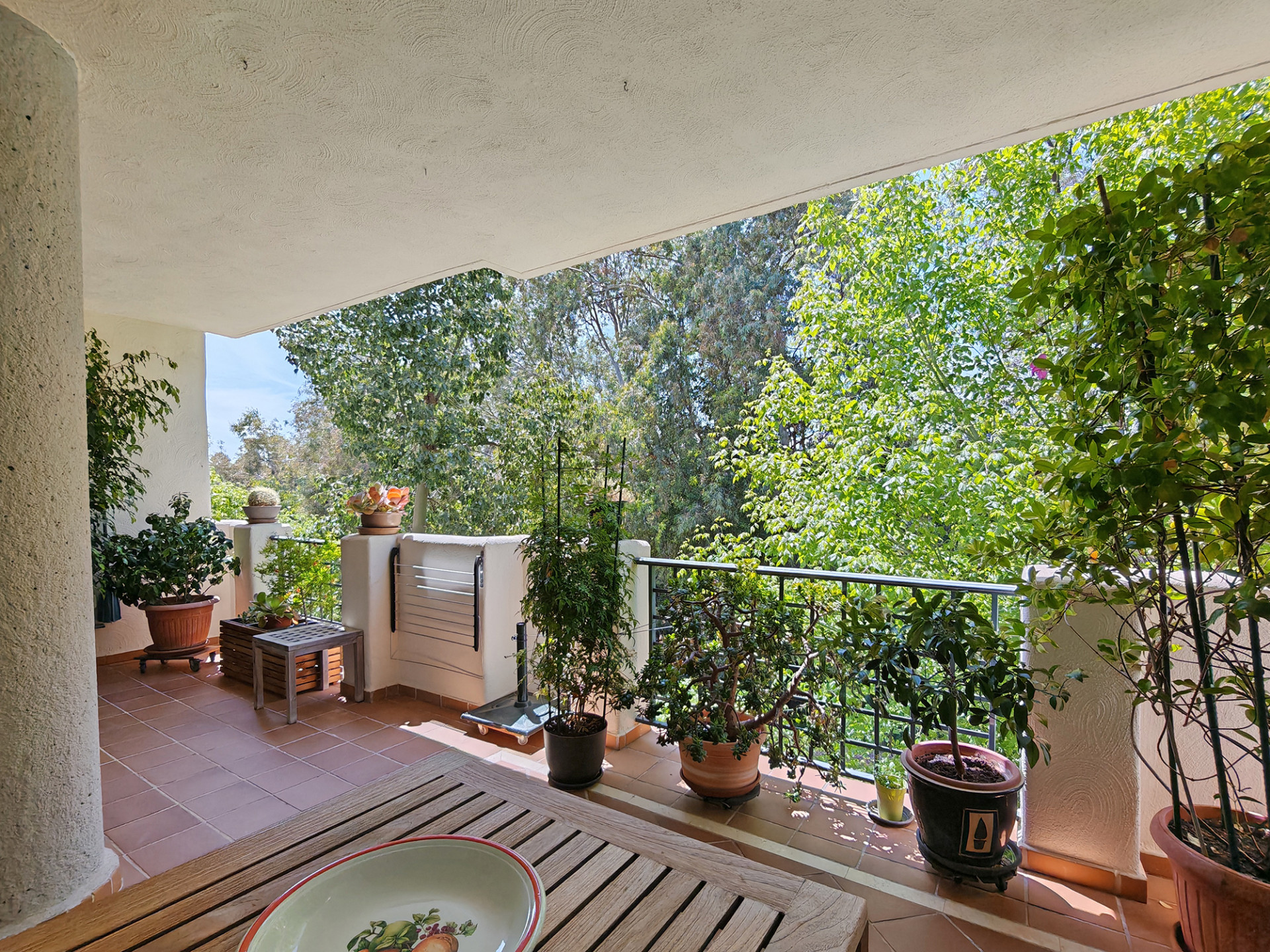 Piso de 2 Dormitorios y 2 Baños en venta en Elviria, Marbella