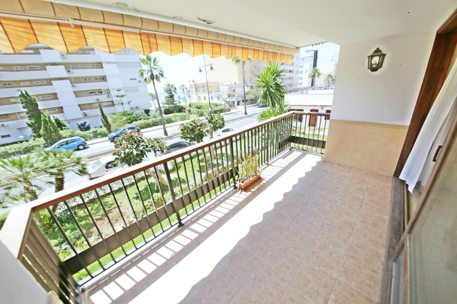Piso de 2 Dormitorios y 1 Baño en venta en Carvajal, Fuengirola