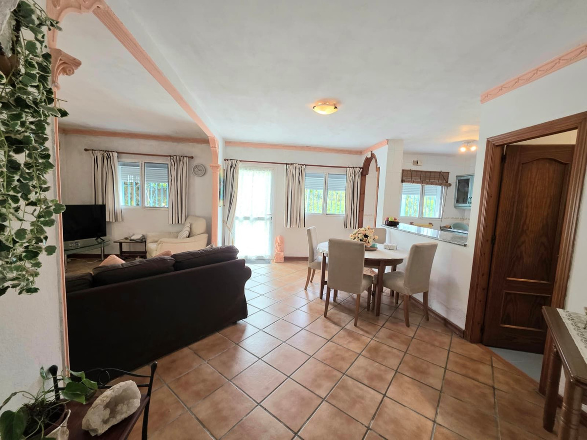Casa de 3 Dormitorios y 2 Baños en venta en Coin