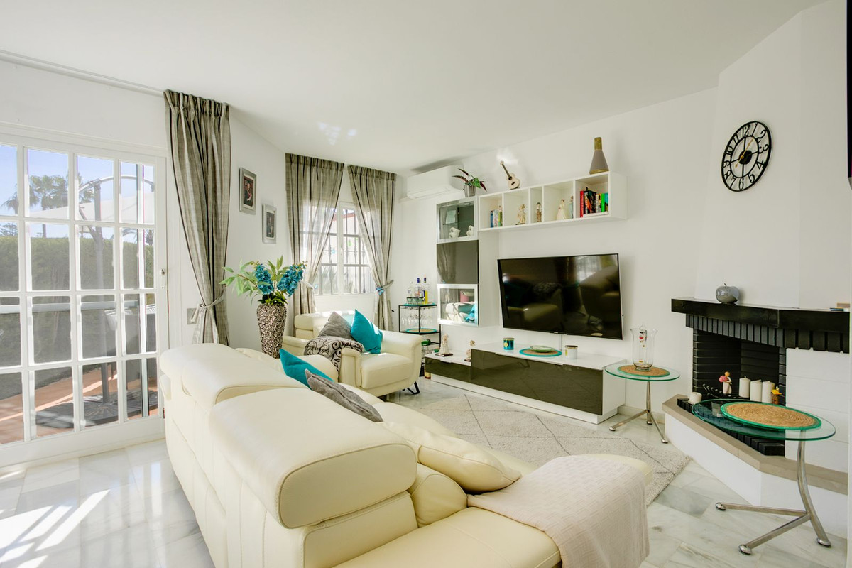 Casa Adosada de 3 Dormitorios y 2 Baños en venta en Bel-Air