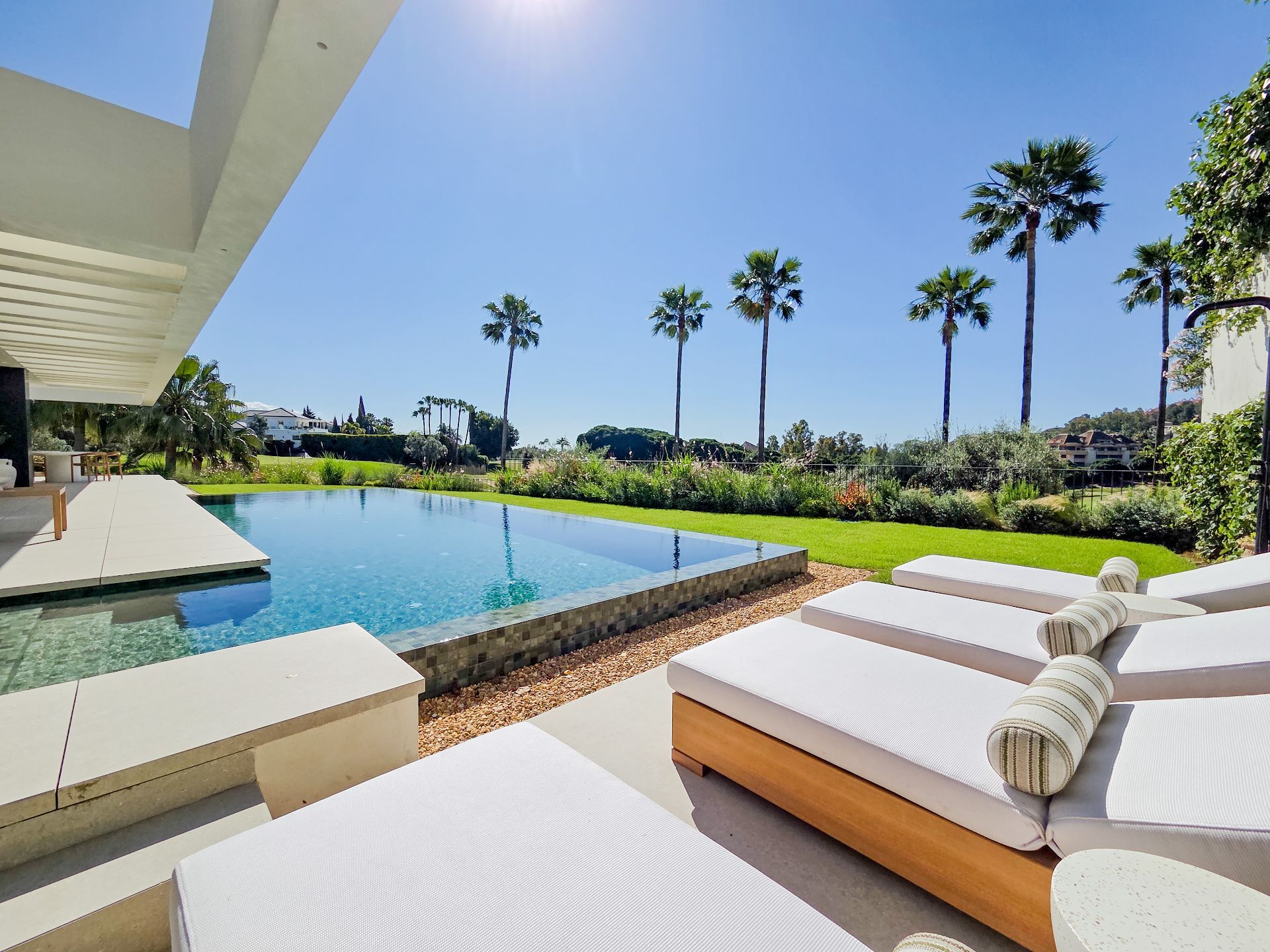 4 Bed - Villa for Sale in Nueva Andalucia, Marbella