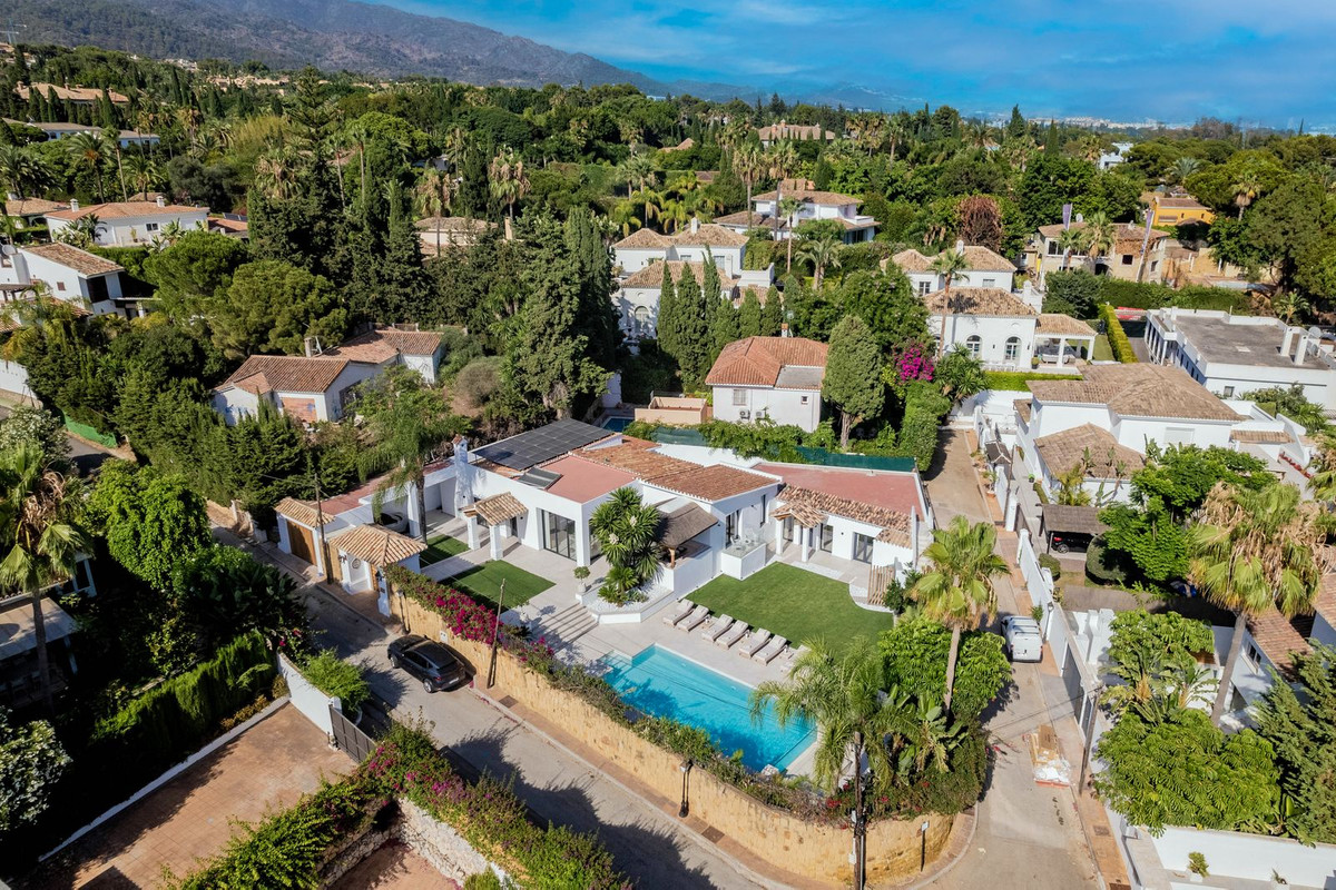 Casa de 6 Dormitorios y 6 Baños en alquiler vacacional en Nagüeles, Marbella