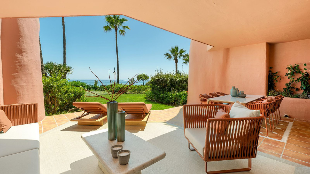 Piso de 3 Dormitorios y 2 Baños en venta en Estepona