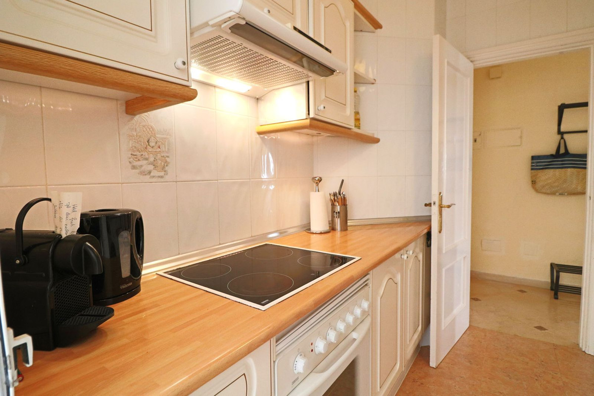 Piso de 2 Dormitorios en venta en Calahonda, Mijas