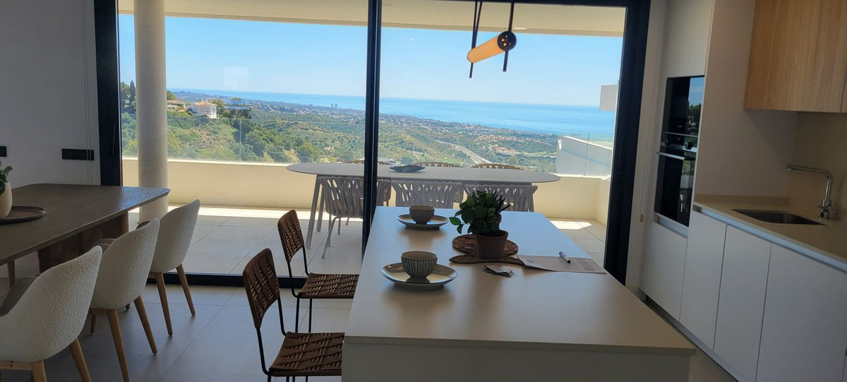 Ático de 3 Dormitorios y 2 Baños en venta en Los Monteros, Marbella