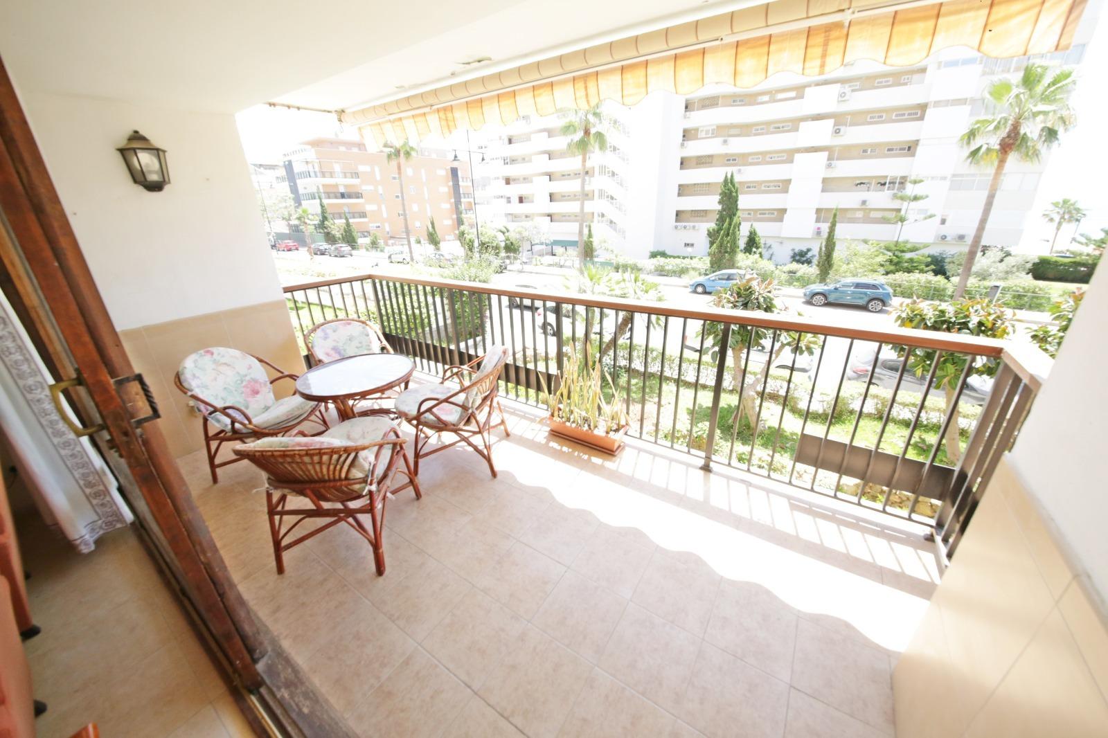 Piso de 2 Dormitorios y 1 Baño en venta en Carvajal, Fuengirola